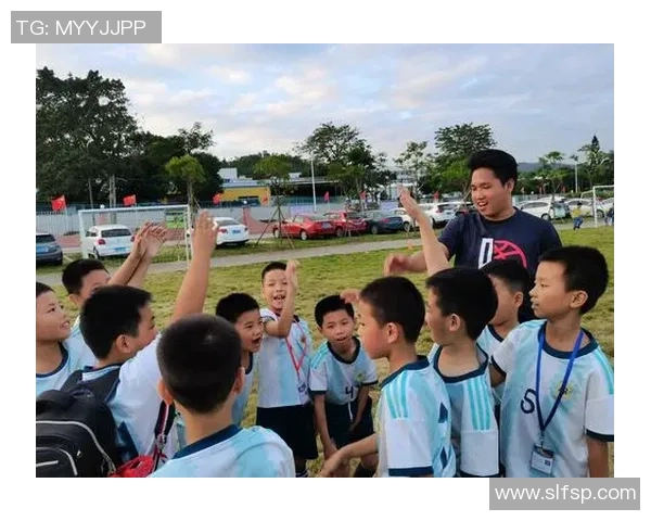 足球明星班牌图片展示各国球星风采与荣耀瞬间的精彩合集