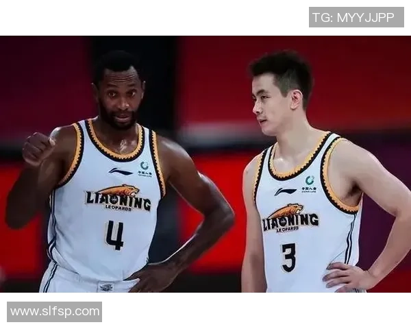 重庆篮球队在冠军赛中的个人能力展现与战术执行分析